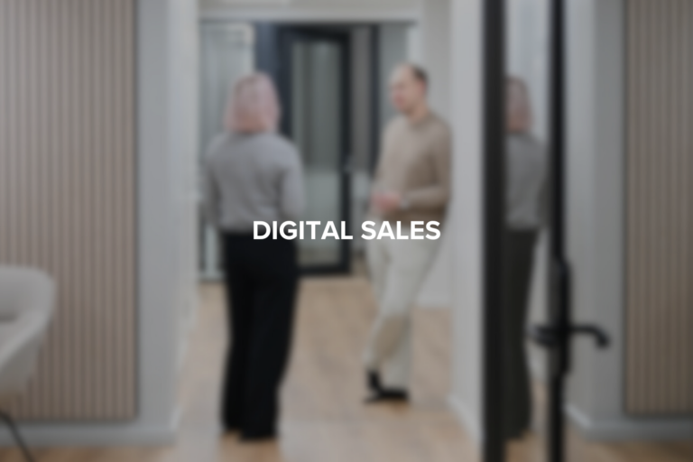 Digital sales - hero image with 2 Groweo experts having a chat